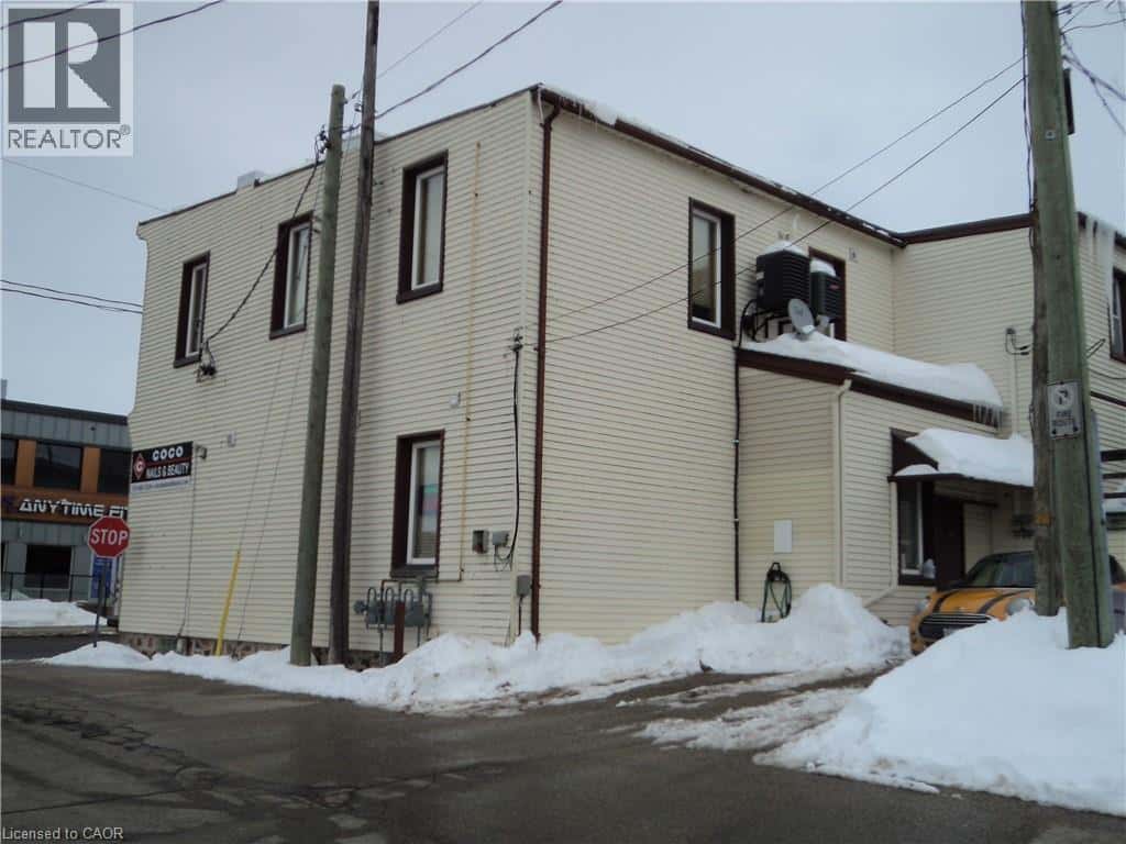 17 CHURCH Street W — Elmira, Ontario - Photo 5 of 6