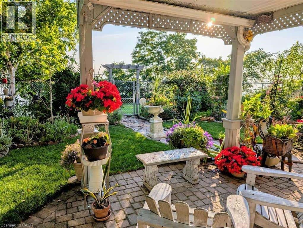 44 MORRISON Crescent — Grimsby, Ontario - Photo 5 of 38