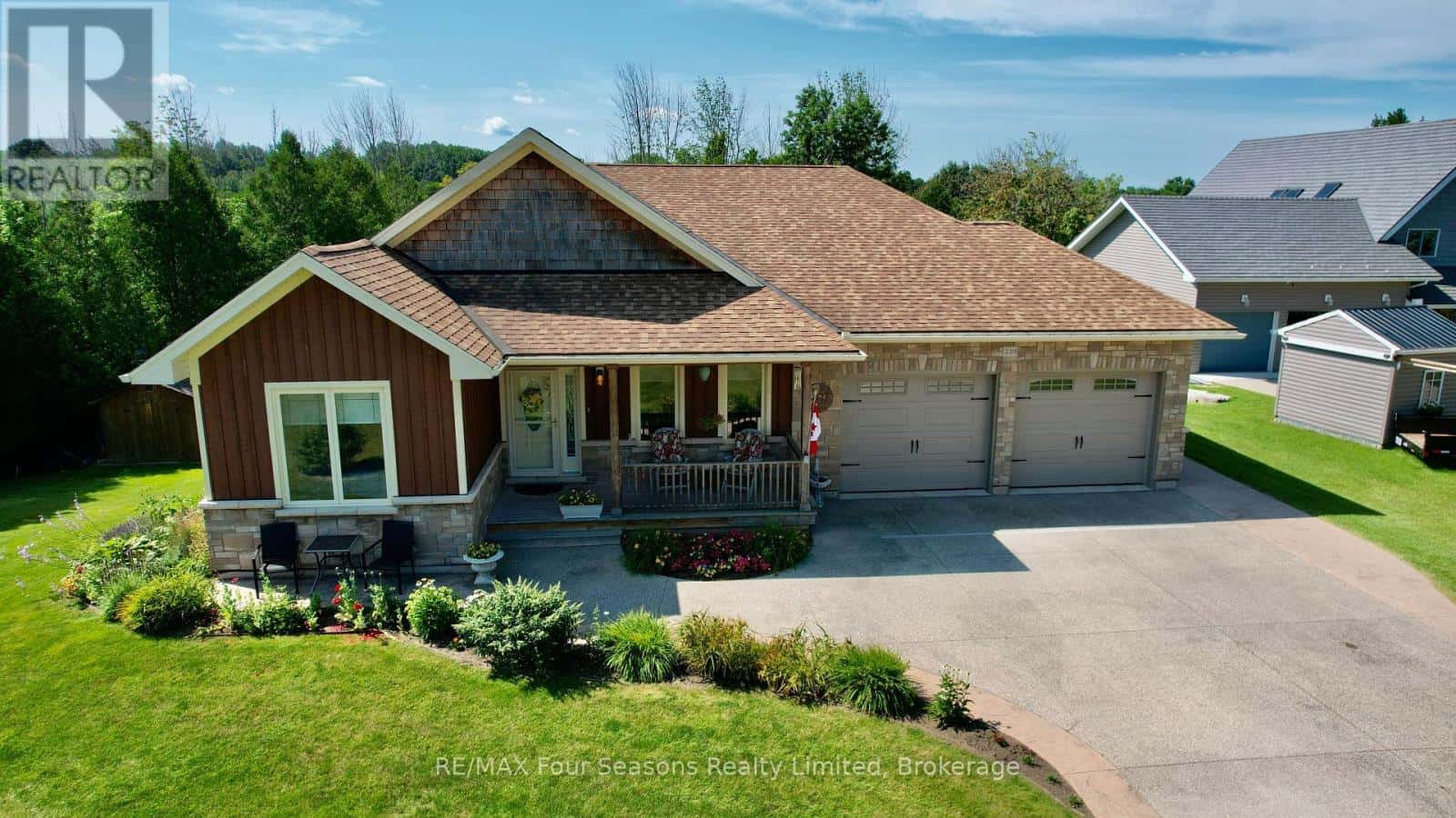 229 S RANKIN STREET — Saugeen Shores, Ontario - Photo 3 of 41