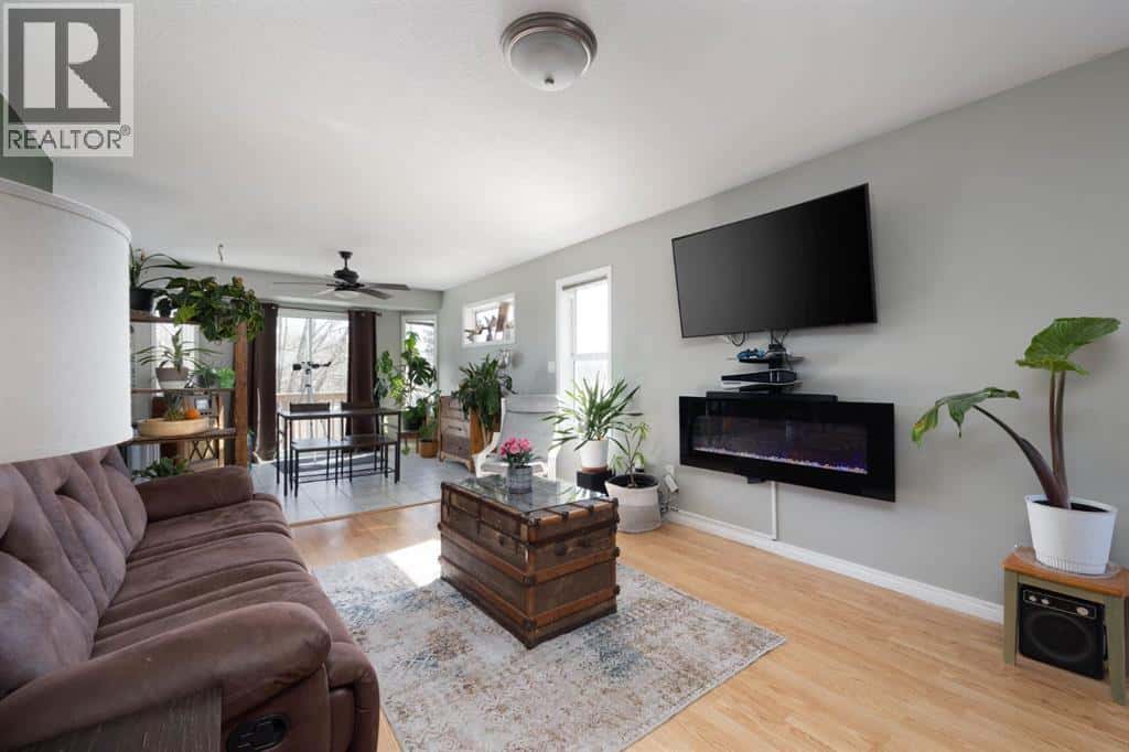 159 J.W. Mann Drive — Fort McMurray, Alberta - Photo 5 of 33