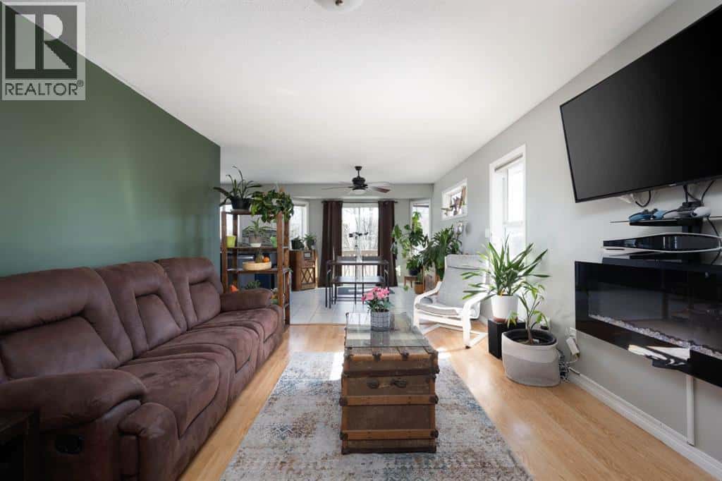 159 J.W. Mann Drive — Fort McMurray, Alberta - Photo 3 of 33