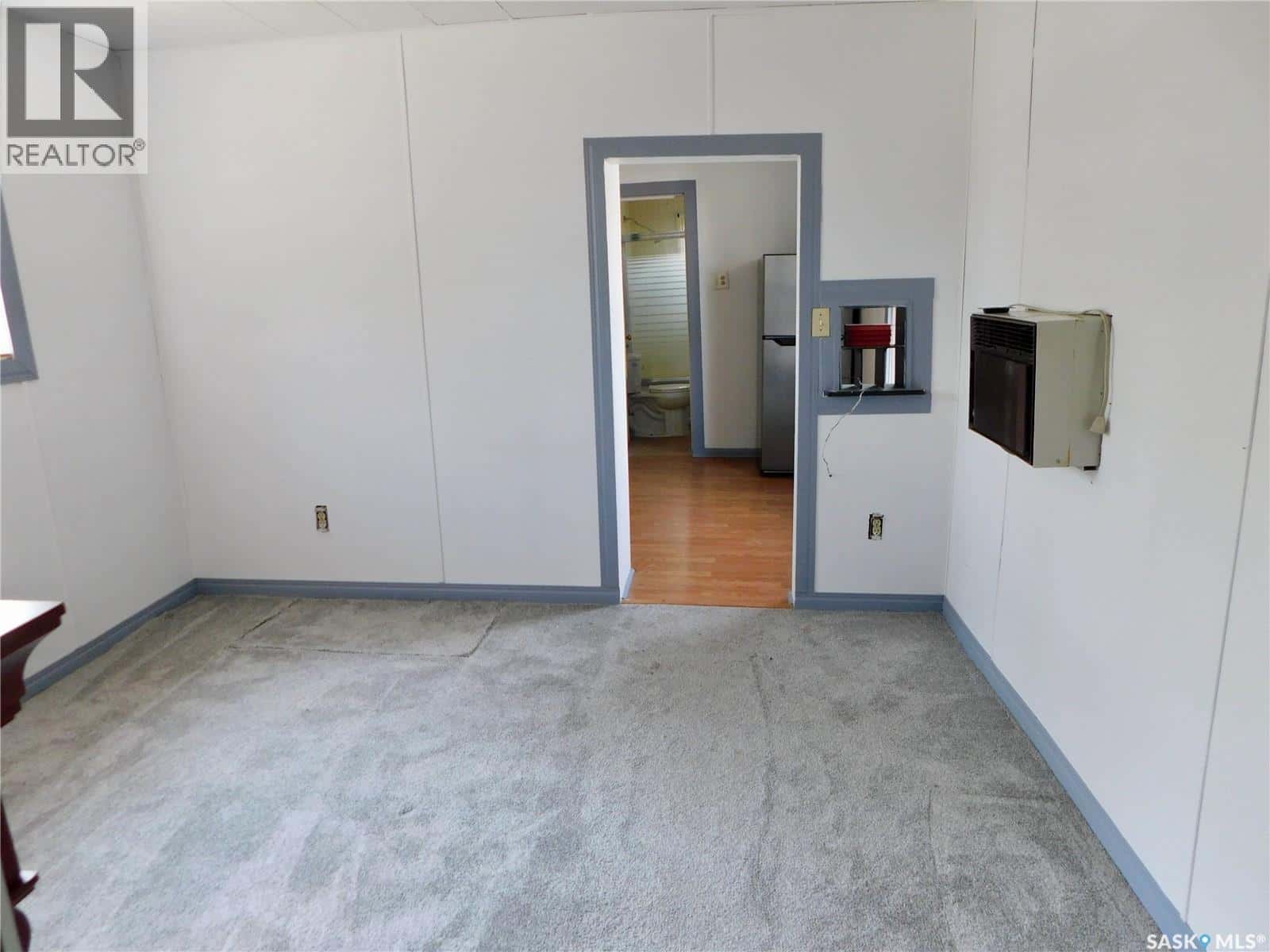 214 2nd STREET E — Lafleche, Saskatchewan - Photo 5 of 18