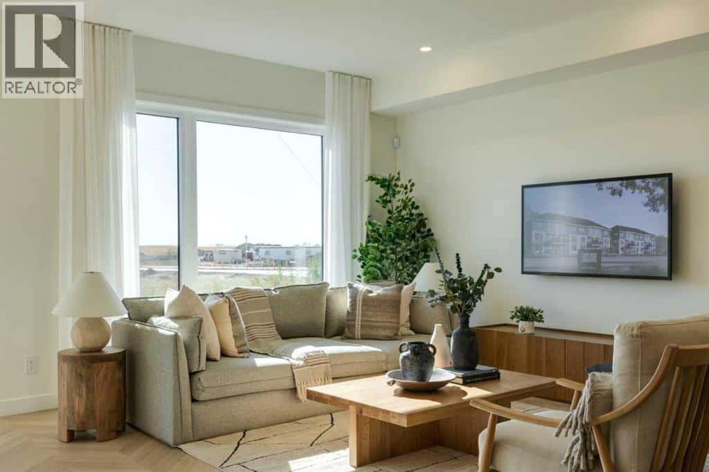 8523 21 Avenue SE — Calgary, Alberta - Photo 3 of 12