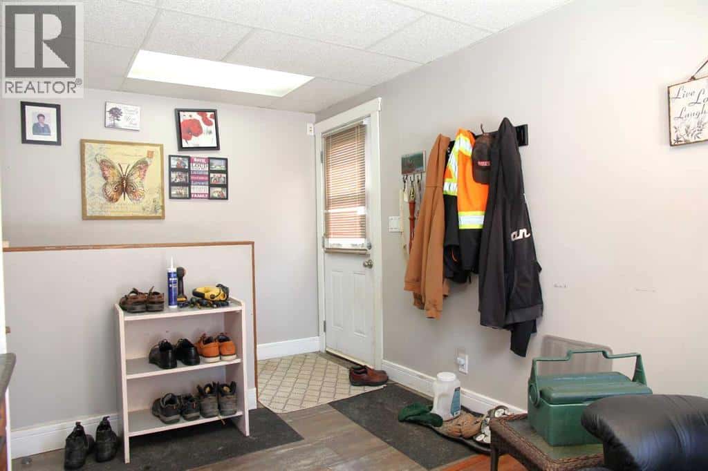 112 3 Street E — Maidstone, Saskatchewan - Photo 3 of 31