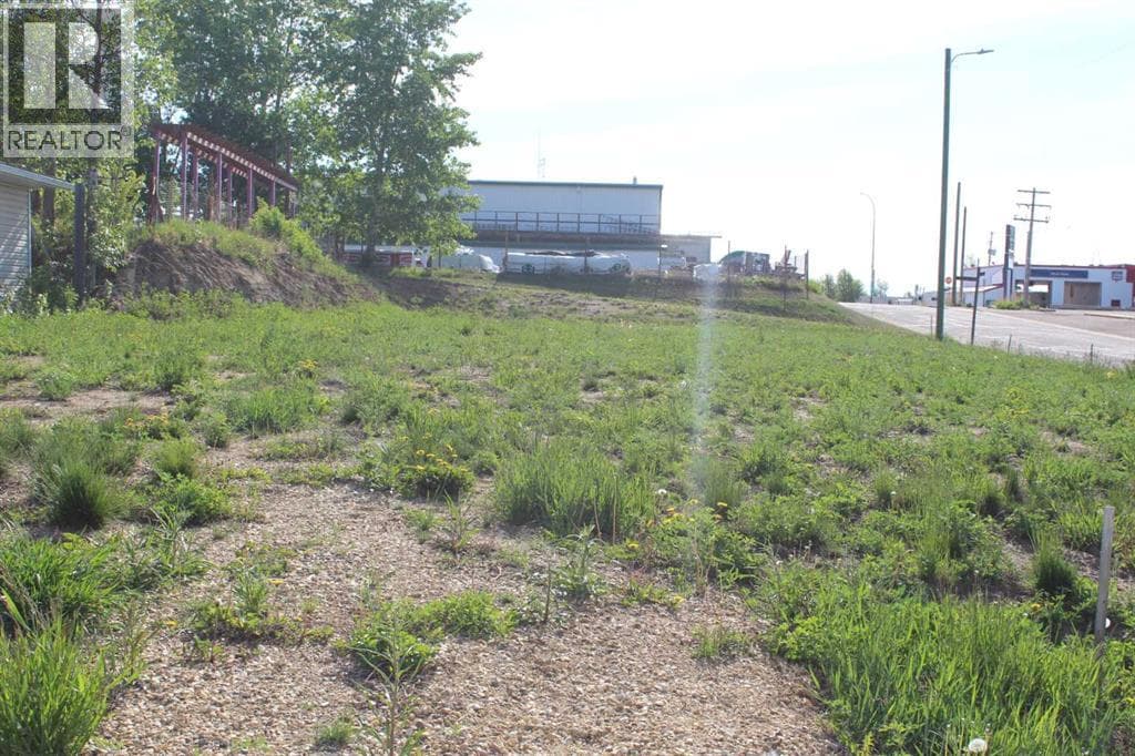 202 4th Avenue — Manning, Alberta - Main photo