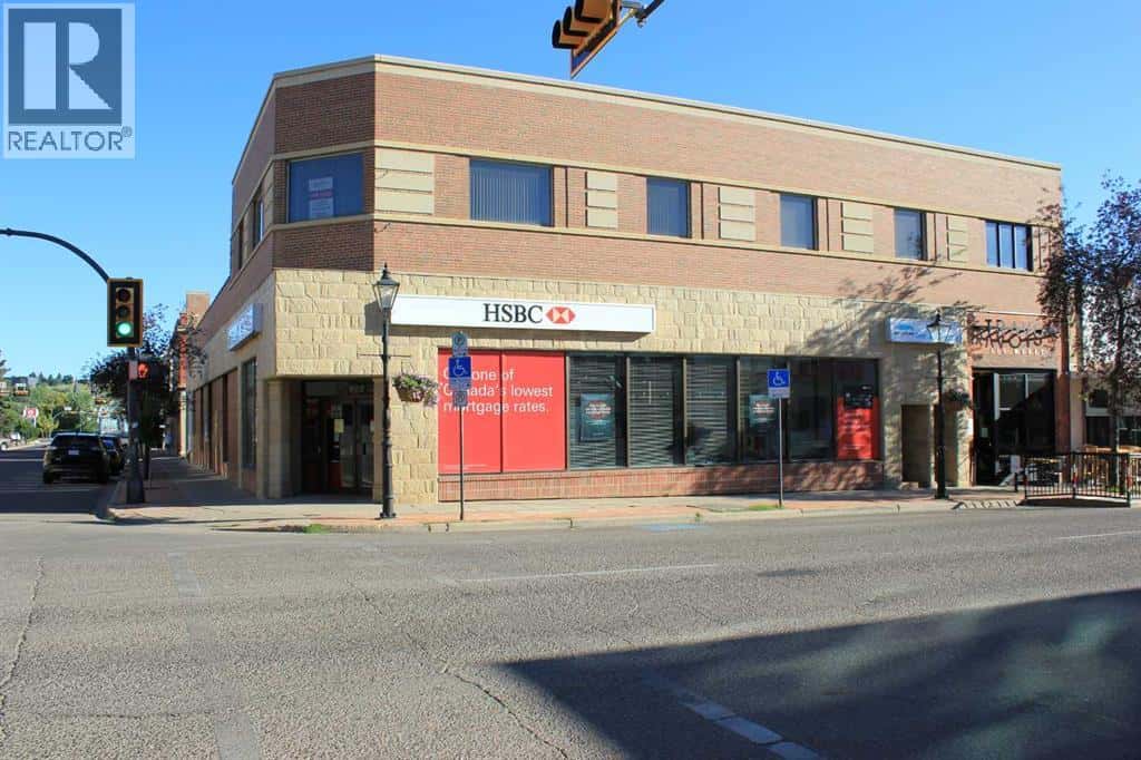 602 3 Street SE — Medicine Hat, Alberta - Photo 2 of 4