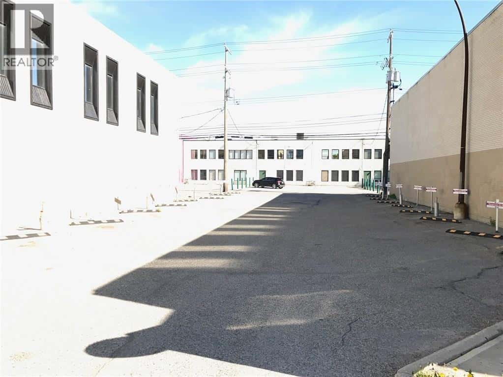 128 16 Avenue NE — Calgary, Alberta - Photo 2 of 3