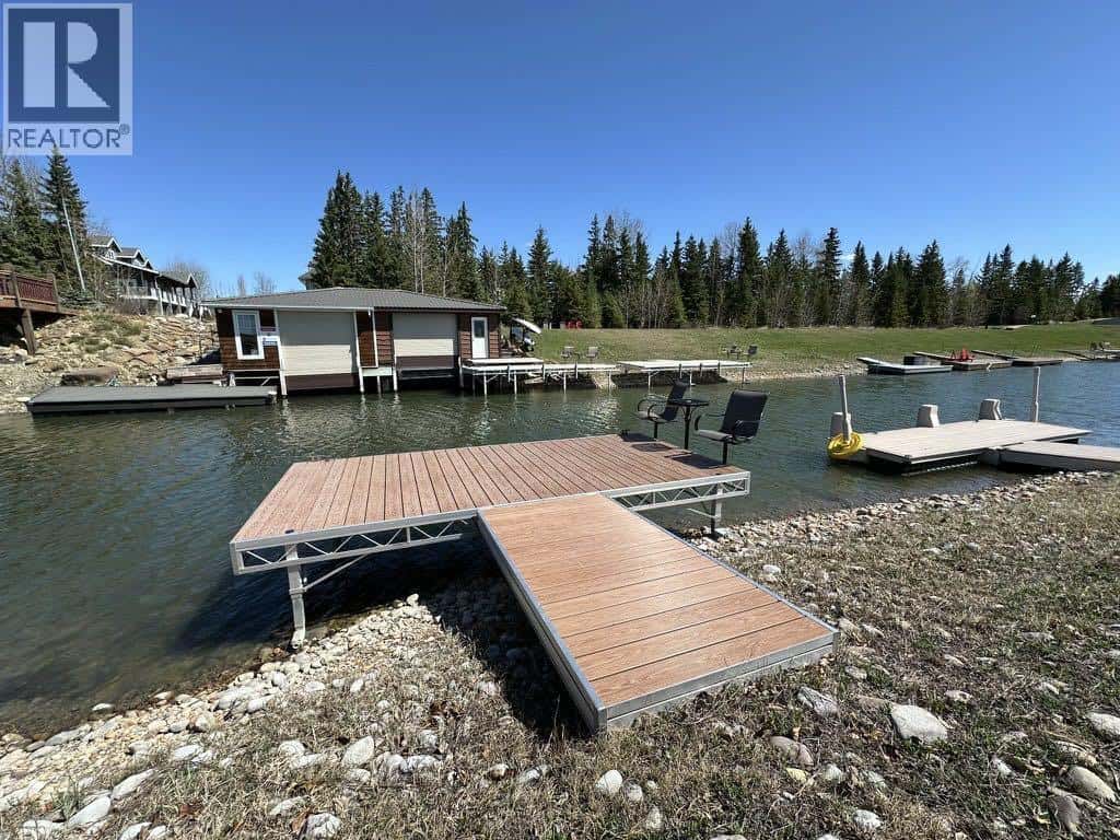 738 Bridgeview Road — Rural Ponoka County, Alberta - Photo 2 of 4