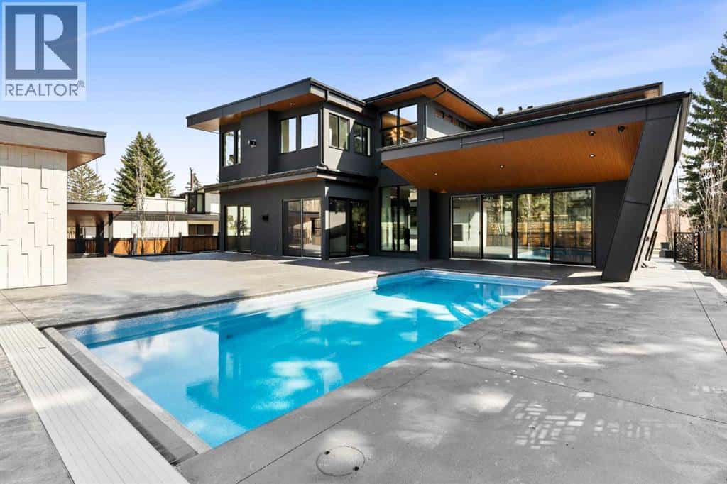 1016 Beverley Boulevard SW — Calgary, Alberta - Photo 2 of 46