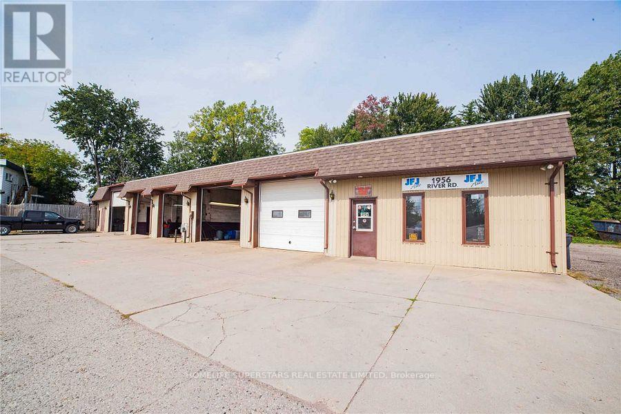 1956, River, London East (East Q), Ontario, N5W6C2