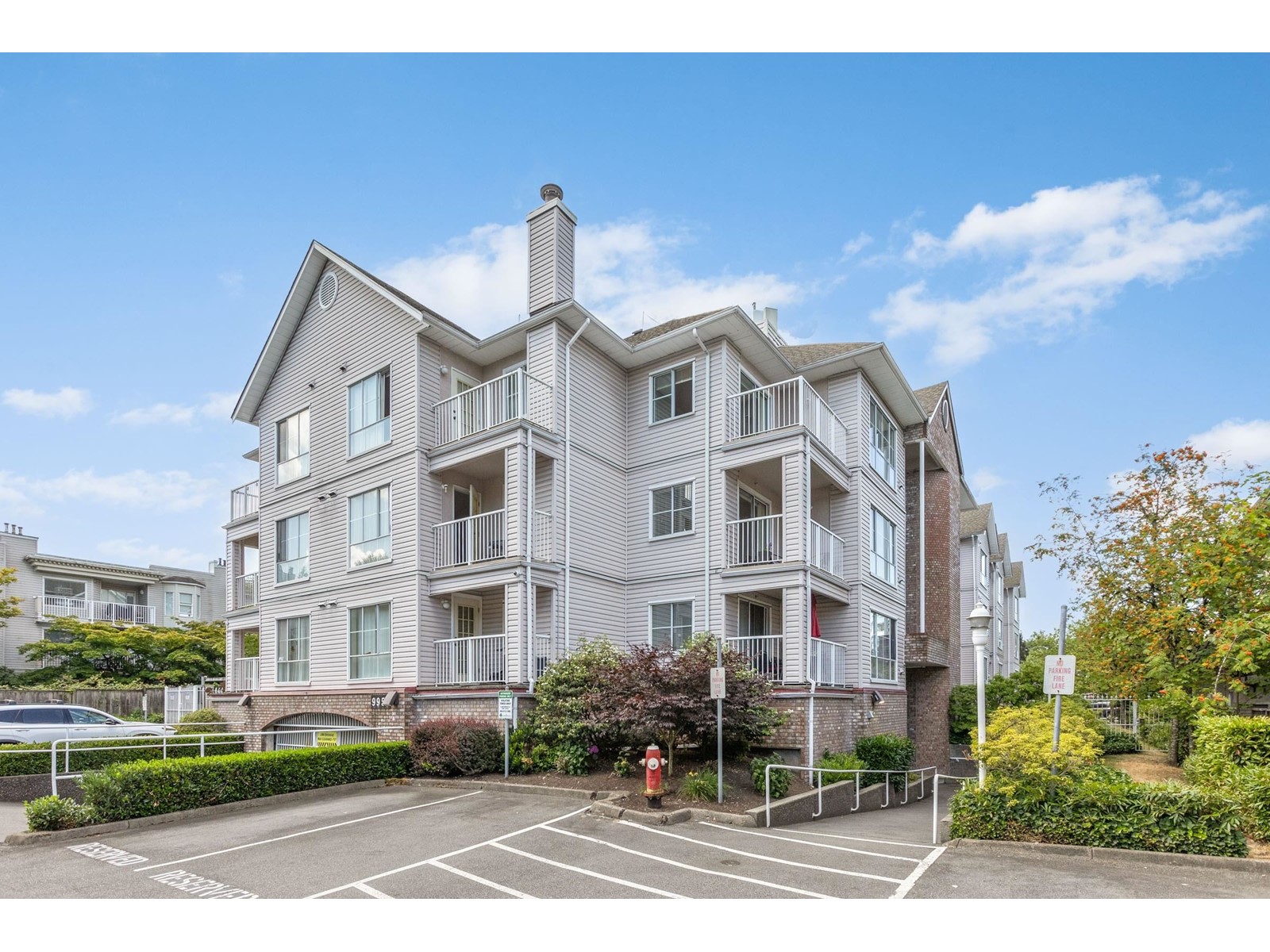 9951, 152, #202, Surrey, British Columbia, V3R4G5