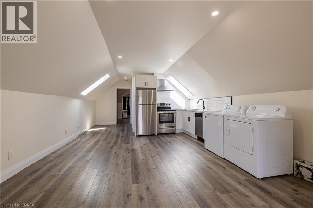 753, COLBORNE, #Upper, Brantford, Ontario, N3S3S2