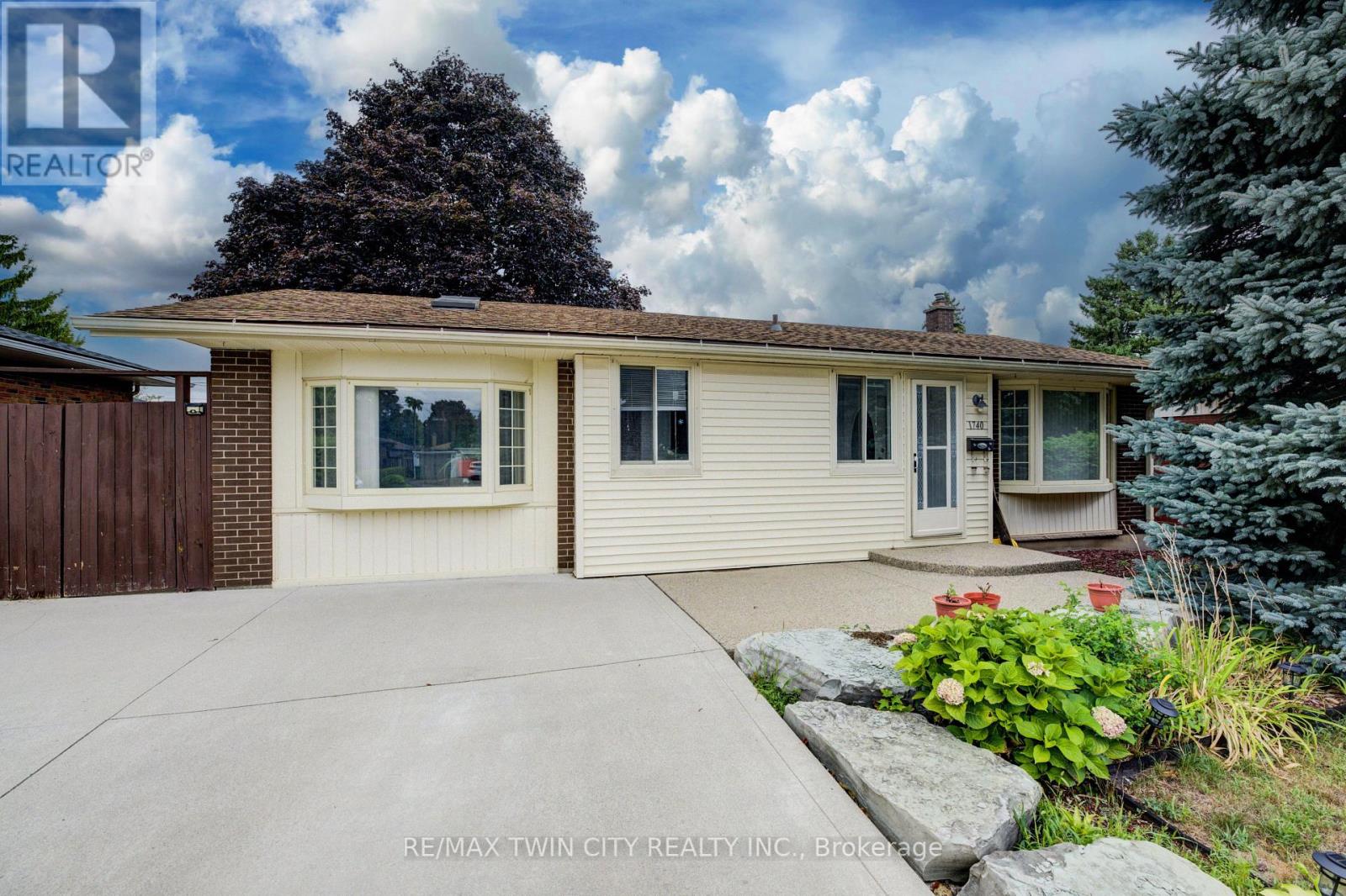 1740, Holley, Cambridge, Ontario, N3H2S5